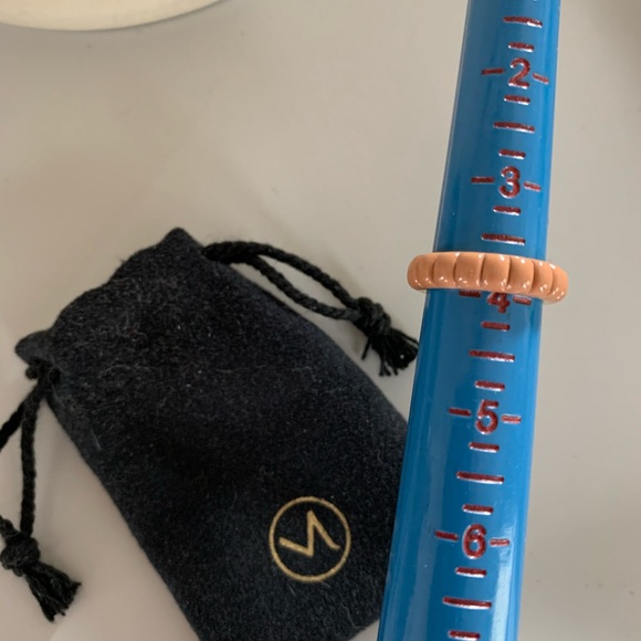 Mejuri Slim ‘Charlotte’ Chunky Ring in Cappuccino, Size 4 - Picture 4 of 6